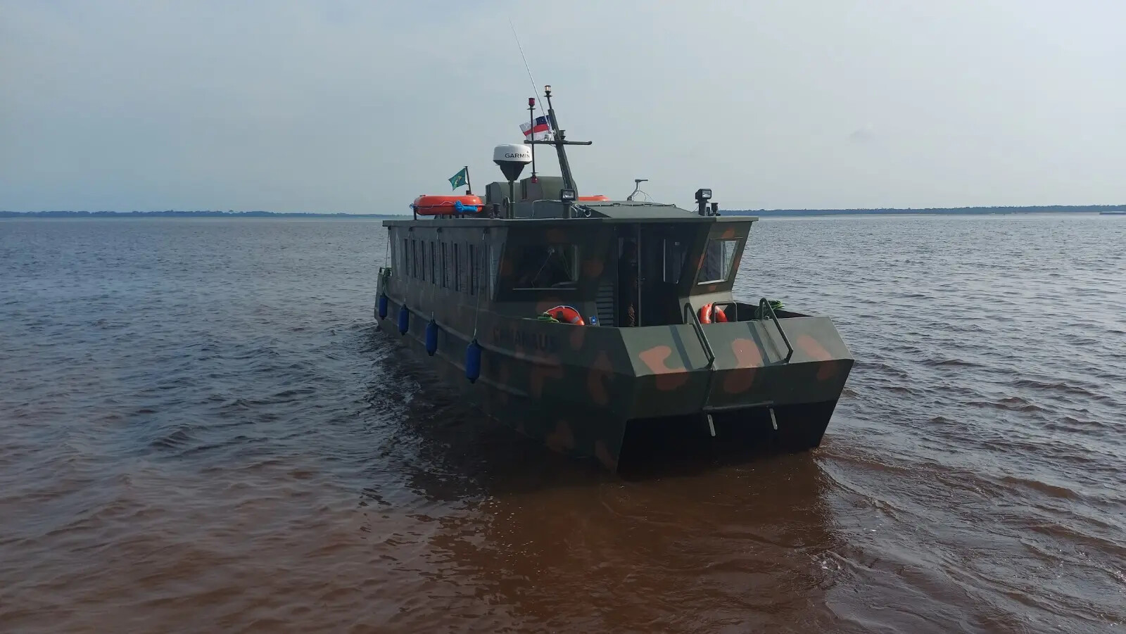 Embarcação fluvial de emprego militar