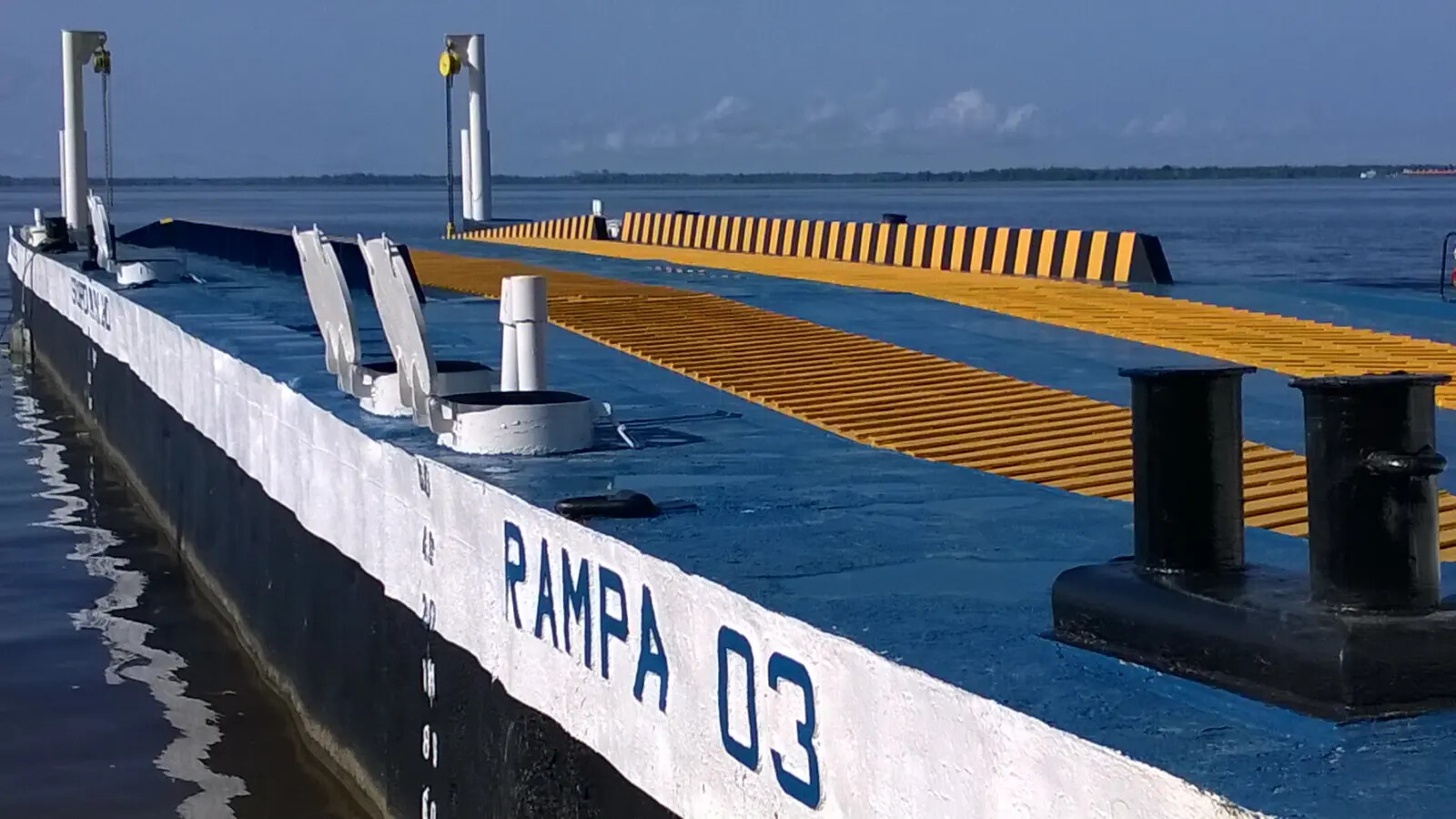 Rampa flutuante 03 construída para operação portuária