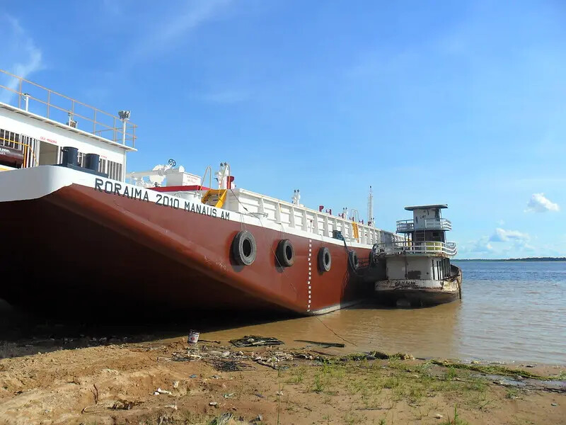 Balsa petroleira Roraima 2010 construída pelo Estaleiro BIBI